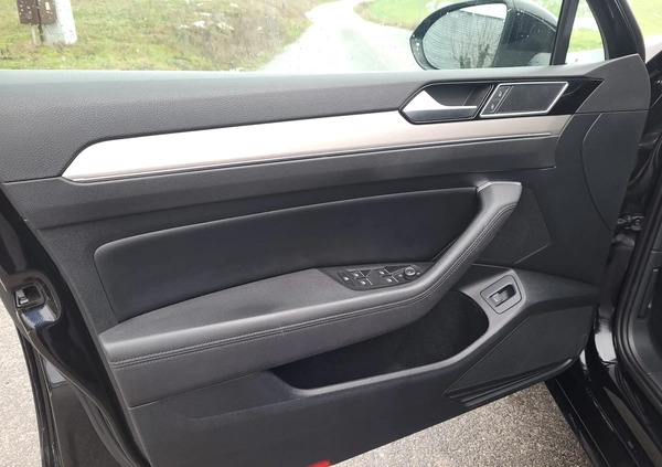 Volkswagen Passat cena 78359 przebieg: 253000, rok produkcji 2018 z Nekla małe 631